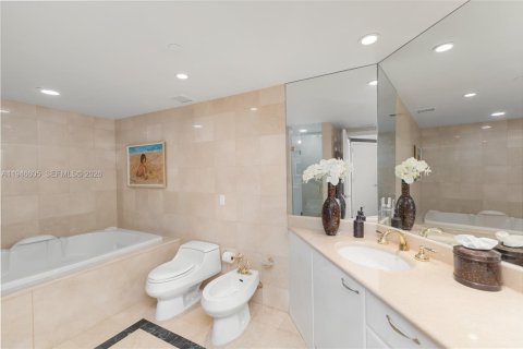 Condo in Aventura, Florida, 2 bedrooms  № 2007624 - photo 20