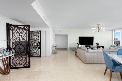 Condo in Aventura, Florida, 2 bedrooms  № 2007624 - photo 14