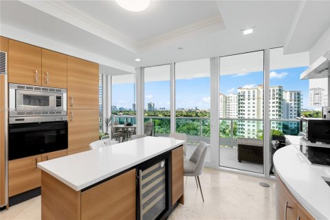 Condo in Aventura, Florida, 2 bedrooms  № 2007624 - photo 7