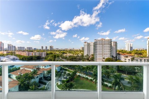 Condo in Aventura, Florida, 2 bedrooms  № 2007624 - photo 25