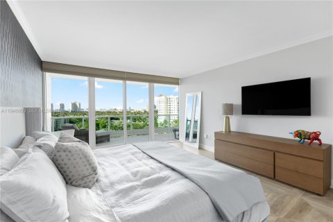 Condo in Aventura, Florida, 2 bedrooms  № 2007624 - photo 16