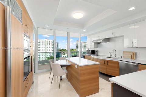 Condo in Aventura, Florida, 2 bedrooms  № 2007624 - photo 6