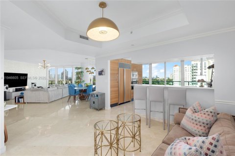 Condo in Aventura, Florida, 2 bedrooms  № 2007624 - photo 10