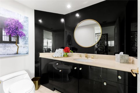 Condo in Aventura, Florida, 2 bedrooms  № 2007624 - photo 13