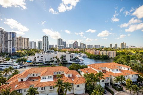 Condo in Aventura, Florida, 2 bedrooms  № 2007624 - photo 26