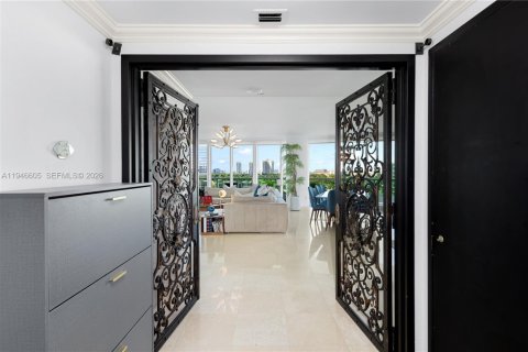 Condo in Aventura, Florida, 2 bedrooms  № 2007624 - photo 12