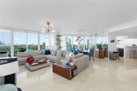 Condo in Aventura, Florida, 2 bedrooms  № 2007624 - photo 3