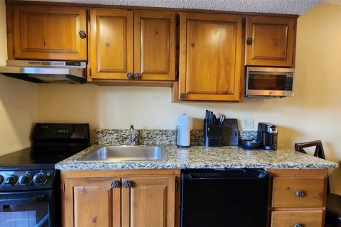 Condo in River Ranch, Florida, 1 bedroom № 2217506 - photo 4
