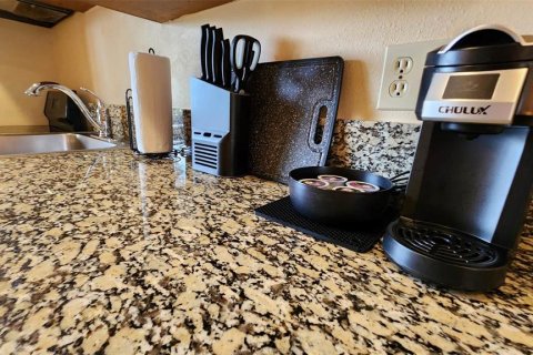 Condo in River Ranch, Florida, 1 bedroom № 2217506 - photo 3
