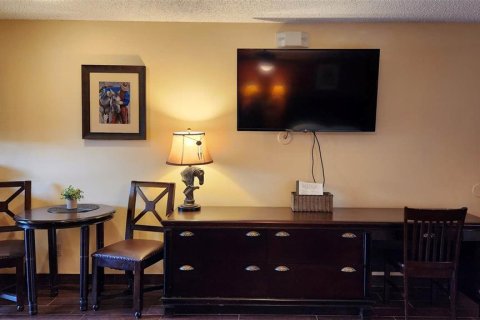 Condo in River Ranch, Florida, 1 bedroom № 2217506 - photo 8