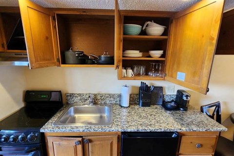 Condo in River Ranch, Florida, 1 bedroom № 2217506 - photo 10