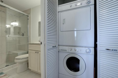 Купить кондоминиум в Себастьян, Флорида 5 комнат, 98.48м2, № 2245576 - фото 13