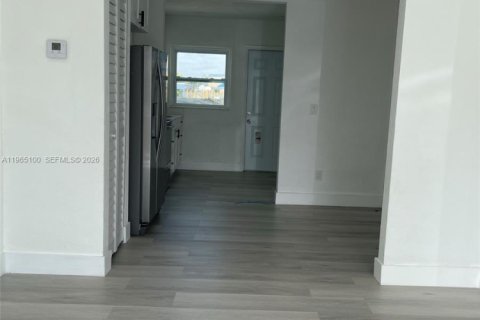 Apartamento en alquiler en Miami, Florida, 2 dormitorios, 66.89 m2 № 2026464 - foto 4