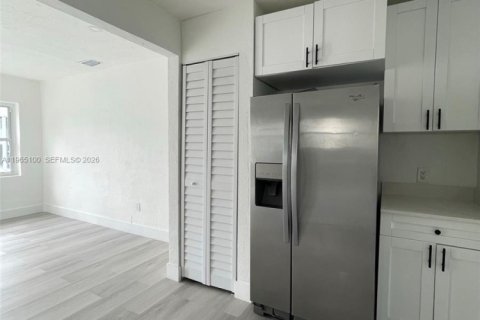 Apartamento en alquiler en Miami, Florida, 2 dormitorios, 66.89 m2 № 2026464 - foto 11