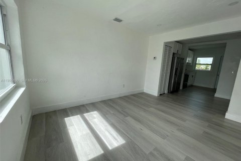Apartamento en alquiler en Miami, Florida, 2 dormitorios, 66.89 m2 № 2026464 - foto 5