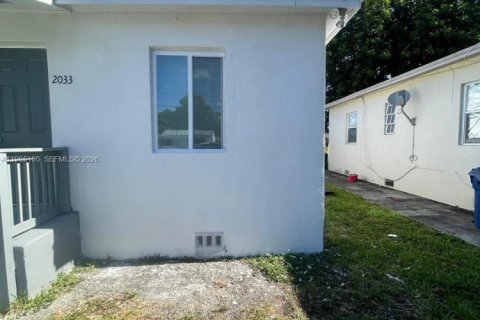 Apartamento en alquiler en Miami, Florida, 2 dormitorios, 66.89 m2 № 2026464 - foto 2