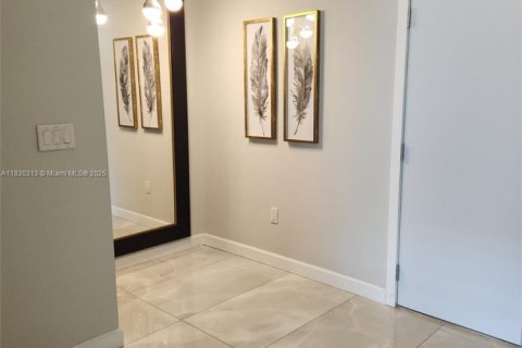 Condo in Bay Harbor Islands, Florida, 2 bedrooms  № 1807824 - photo 5