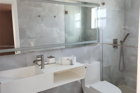 Condo in Bay Harbor Islands, Florida, 2 bedrooms  № 1807824 - photo 16