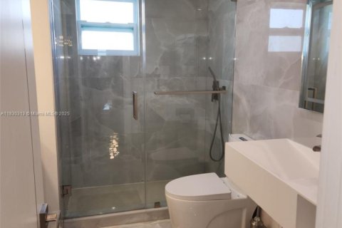 Condo in Bay Harbor Islands, Florida, 2 bedrooms  № 1807824 - photo 12