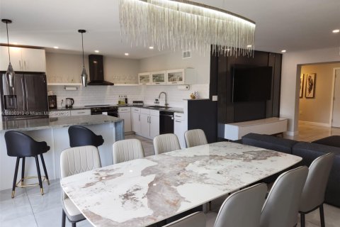 Condo in Bay Harbor Islands, Florida, 2 bedrooms  № 1807824 - photo 29