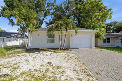 House in Sarasota, Florida 4 bedrooms, 161.56 sq.m. № 2308172