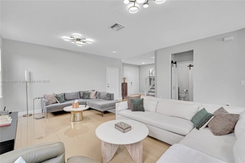 Casa en alquiler en Doral, Florida, 3 dormitorios, 228.73 m2 № 1891415 - foto 8