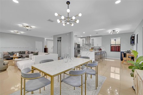 Casa en alquiler en Doral, Florida, 3 dormitorios, 228.73 m2 № 1891415 - foto 12