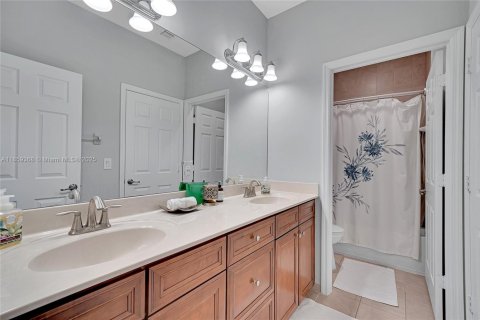 Casa en alquiler en Doral, Florida, 3 dormitorios, 228.73 m2 № 1891415 - foto 19
