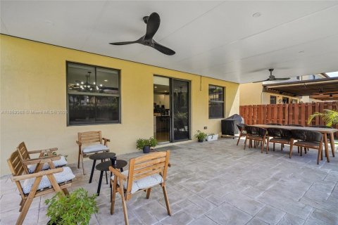 Casa en alquiler en Doral, Florida, 3 dormitorios, 228.73 m2 № 1891415 - foto 25