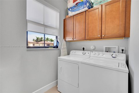 Casa en alquiler en Doral, Florida, 3 dormitorios, 228.73 m2 № 1891415 - foto 20
