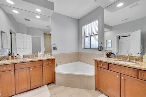 Casa en alquiler en Doral, Florida, 3 dormitorios, 228.73 m2 № 1891415 - foto 24