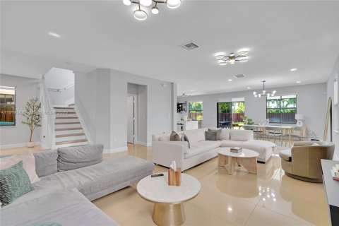 Casa en alquiler en Doral, Florida, 3 dormitorios, 228.73 m2 № 1891415 - foto 9