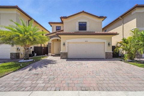 Casa en alquiler en Doral, Florida, 3 dormitorios, 228.73 m2 № 1891415 - foto 2