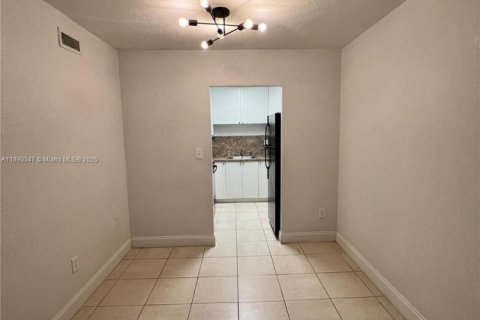 Снять в аренду квартиру в Хайалиа, Флорида 2 спальни, 71.07м2, № 2018896 - фото 3