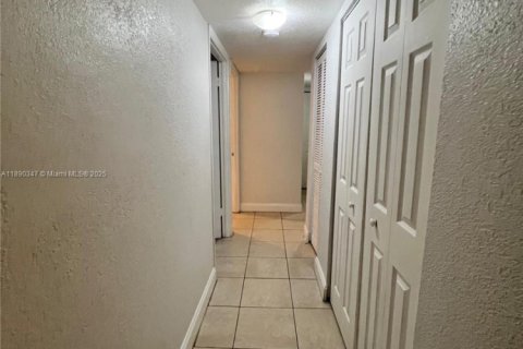 Снять в аренду квартиру в Хайалиа, Флорида 2 спальни, 71.07м2, № 2018896 - фото 8