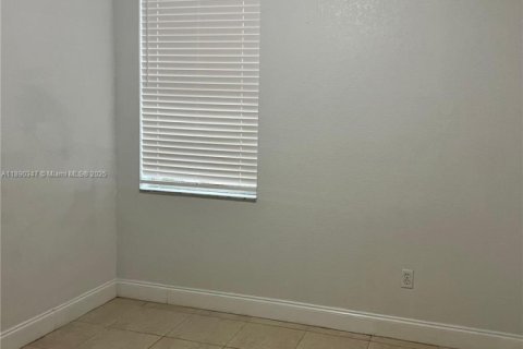 Снять в аренду квартиру в Хайалиа, Флорида 2 спальни, 71.07м2, № 2018896 - фото 9