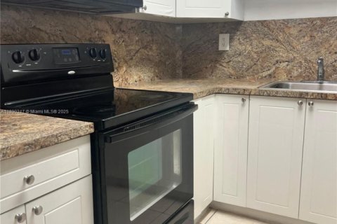 Снять в аренду квартиру в Хайалиа, Флорида 2 спальни, 71.07м2, № 2018896 - фото 5