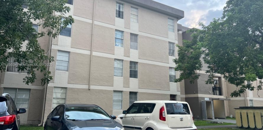 Квартира в Хайалиа, Флорида 2 спальни, 71.07м2 № 2018896