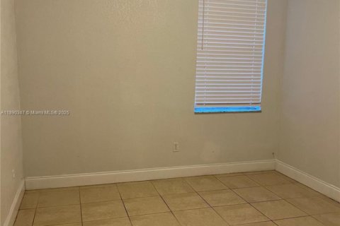 Снять в аренду квартиру в Хайалиа, Флорида 2 спальни, 71.07м2, № 2018896 - фото 10