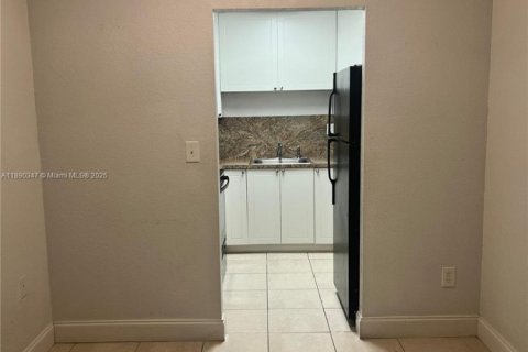 Снять в аренду квартиру в Хайалиа, Флорида 2 спальни, 71.07м2, № 2018896 - фото 4