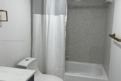 Купить кондоминиум в Санрайз, Флорида 2 спальни, 106.47м2, № 1958546 - фото 12