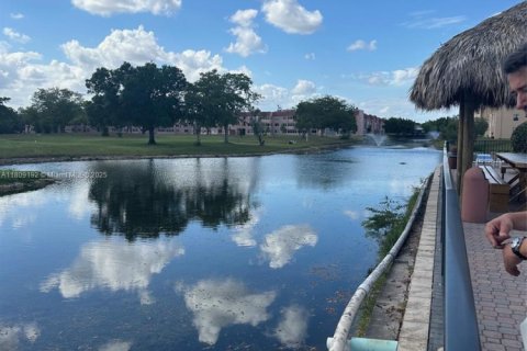 Купить кондоминиум в Санрайз, Флорида 2 спальни, 106.47м2, № 1958546 - фото 25