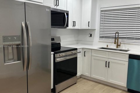 Купить кондоминиум в Санрайз, Флорида 2 спальни, 106.47м2, № 1958546 - фото 9