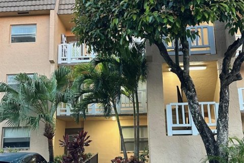 Купить кондоминиум в Санрайз, Флорида 2 спальни, 106.47м2, № 1958546 - фото 1