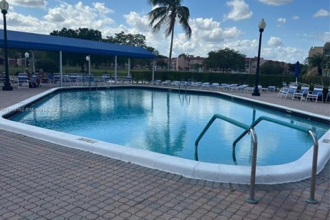 Купить кондоминиум в Санрайз, Флорида 2 спальни, 106.47м2, № 1958546 - фото 23