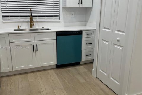 Купить кондоминиум в Санрайз, Флорида 2 спальни, 106.47м2, № 1958546 - фото 8