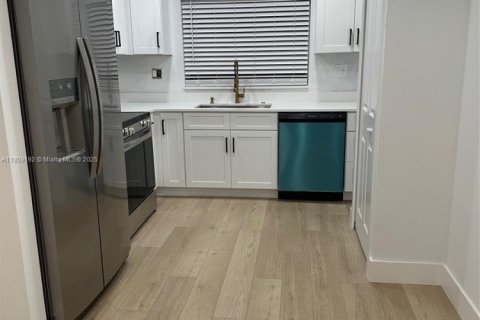 Купить кондоминиум в Санрайз, Флорида 2 спальни, 106.47м2, № 1958546 - фото 7