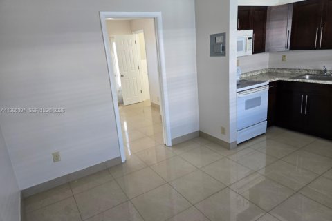 Снять в аренду квартиру в Халландейл-Бич, Флорида 1 спальня, 65.03м2, № 2026934 - фото 5