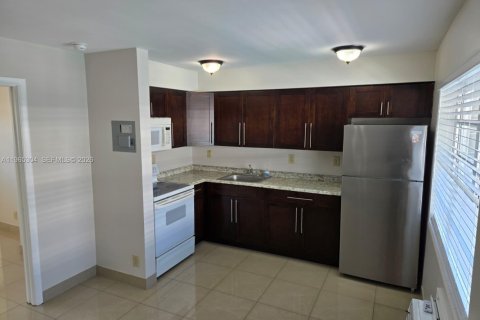 Снять в аренду квартиру в Халландейл-Бич, Флорида 1 спальня, 65.03м2, № 2026934 - фото 4