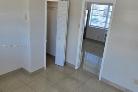 Снять в аренду квартиру в Халландейл-Бич, Флорида 1 спальня, 65.03м2, № 2026934 - фото 3